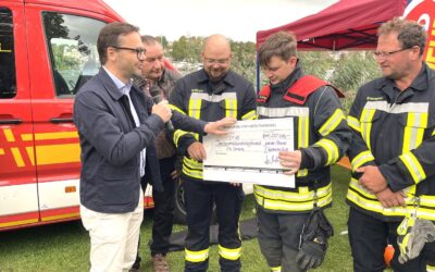 Geld für neues Löschfahrzeug, Taufe für zwei neue Boote