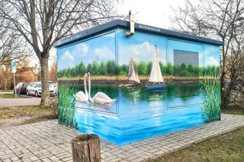 Schwanenpaar auf der Trafostation